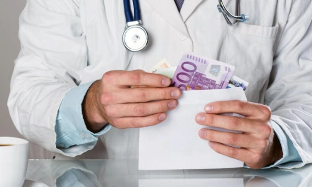 Συνελήφθη διευθυντής κλινικής για «φακελάκι» - Πέντε καταγγελίες